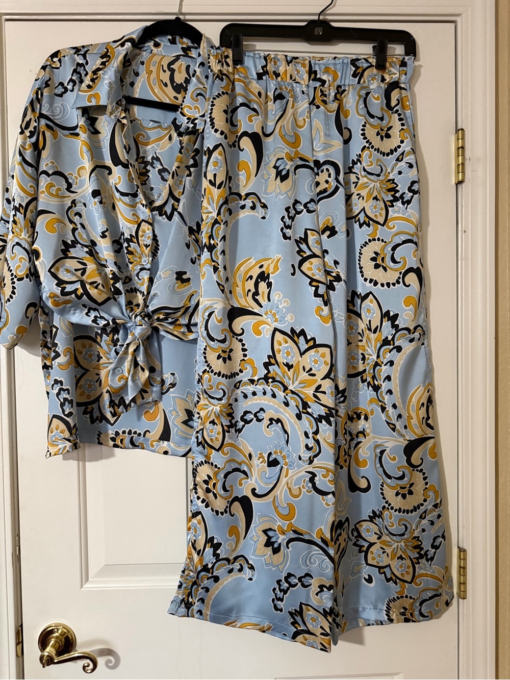 Emory Park Light Blue Paisley Lounge Set with Gold and Black Accents
